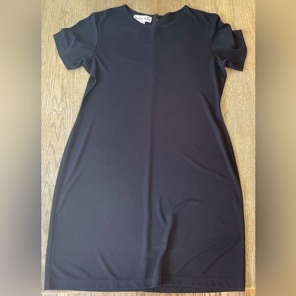 Victoria Holley Short Sleeve Zipper Back Dress - Picture 1 of 5
